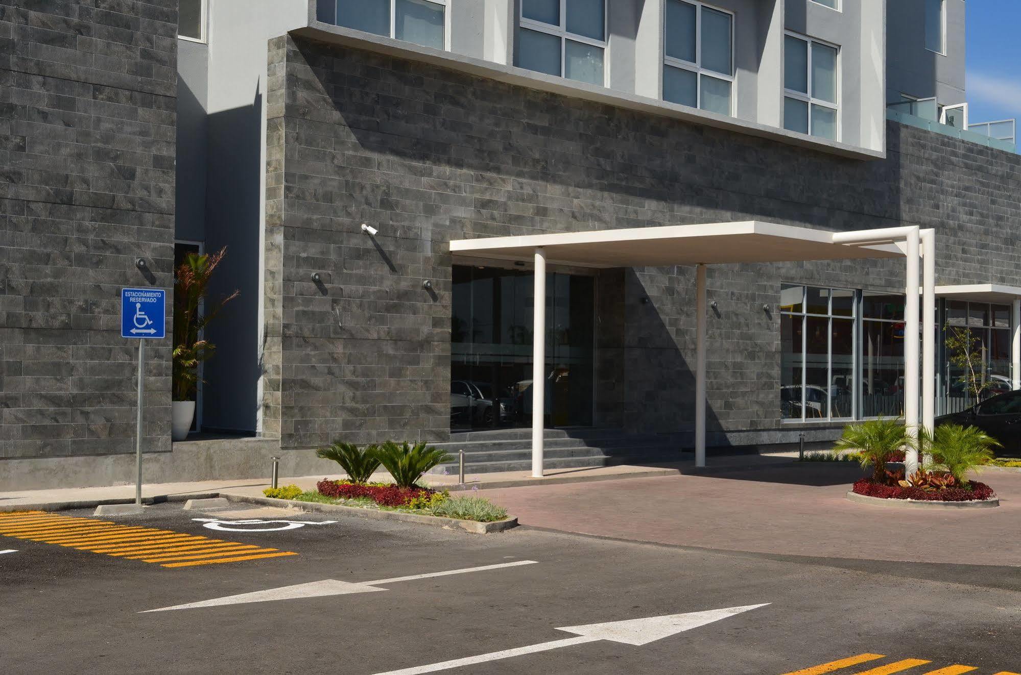 Casa Inn Business Ирапуато Екстериор снимка